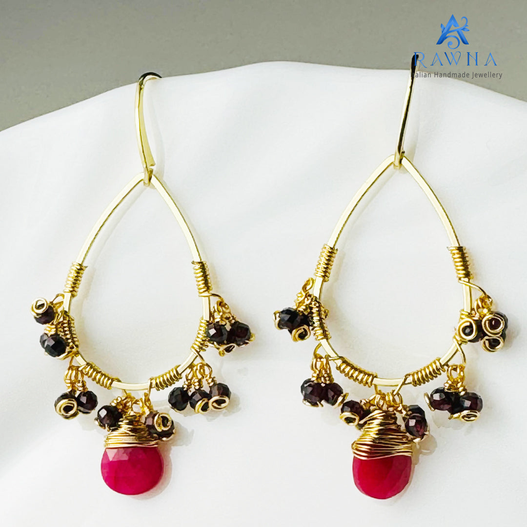 Orecchini Artigianali in Granato e Filo Dorato – Gioielli Handmade RAWNA