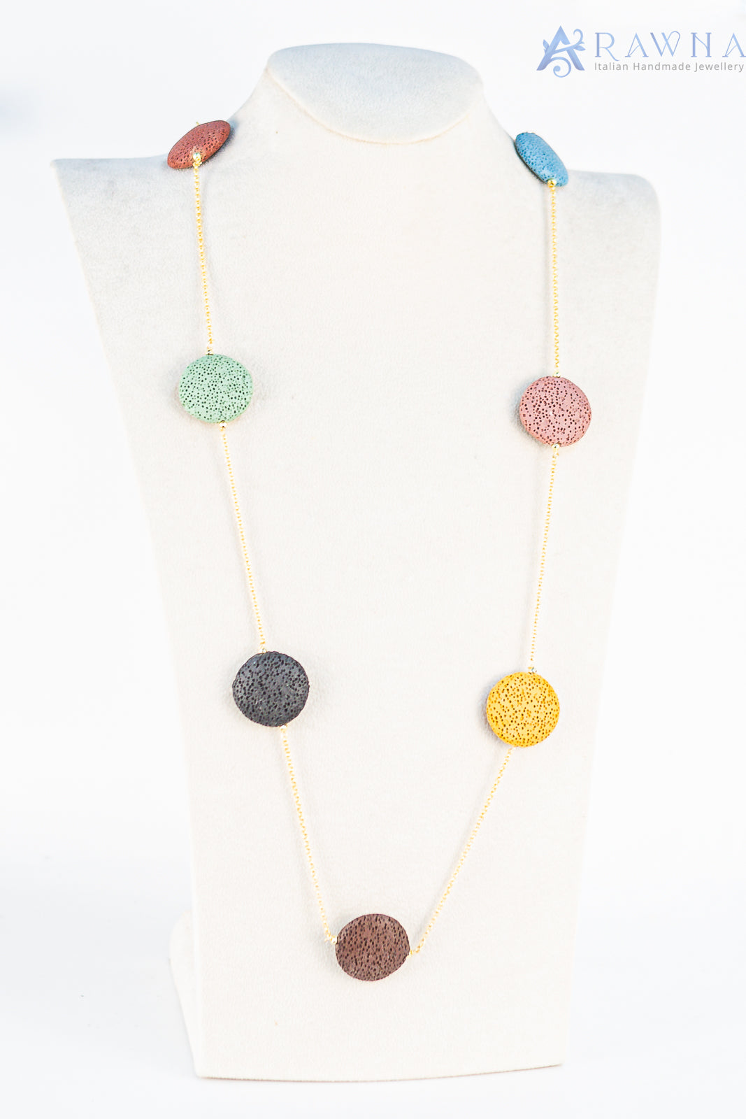 Collana lunga in ceramica simbolo pesce con le pietre agata verde