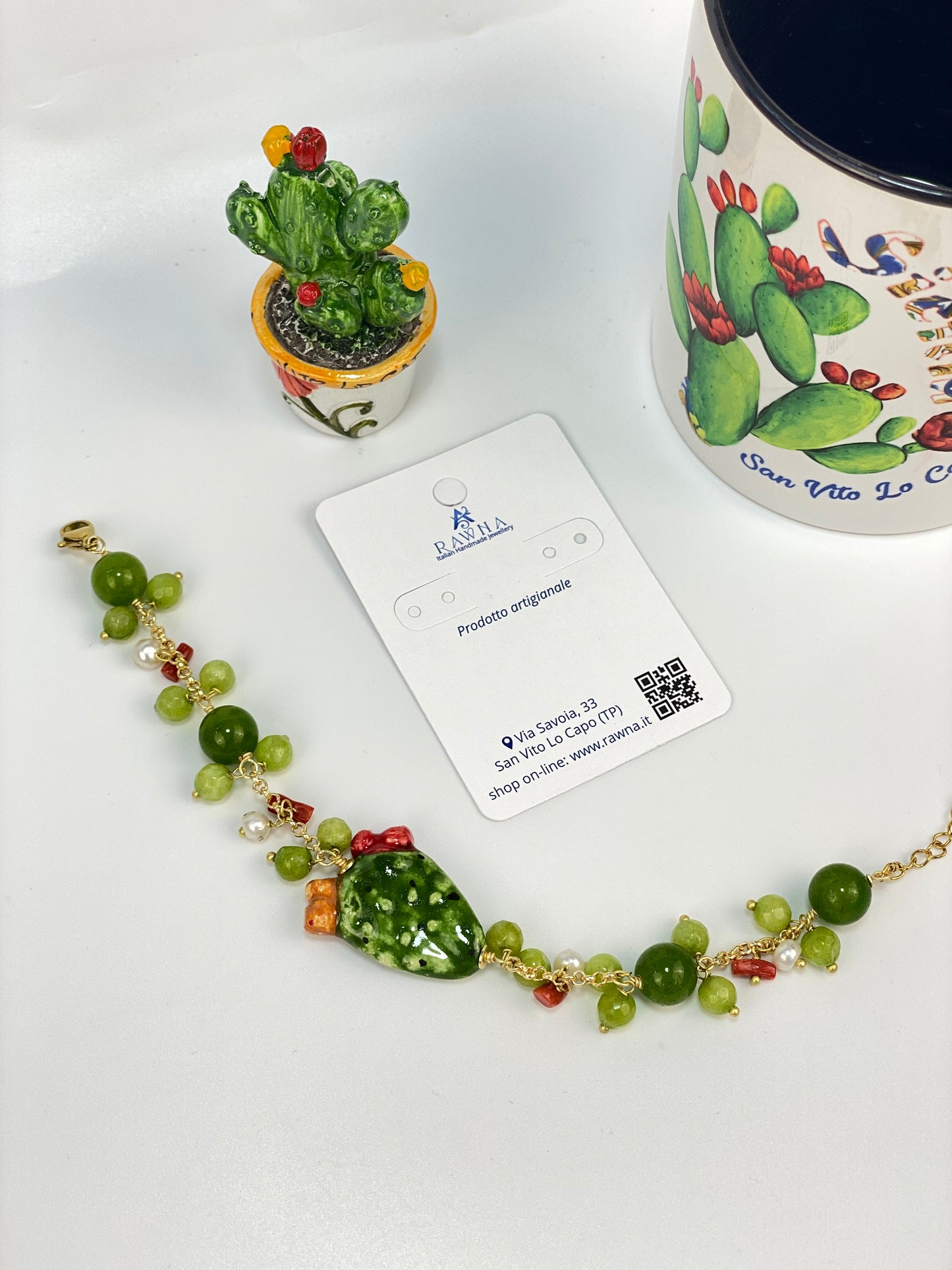differenza tra ceramica di caltagirone e santo stefano di camastra
