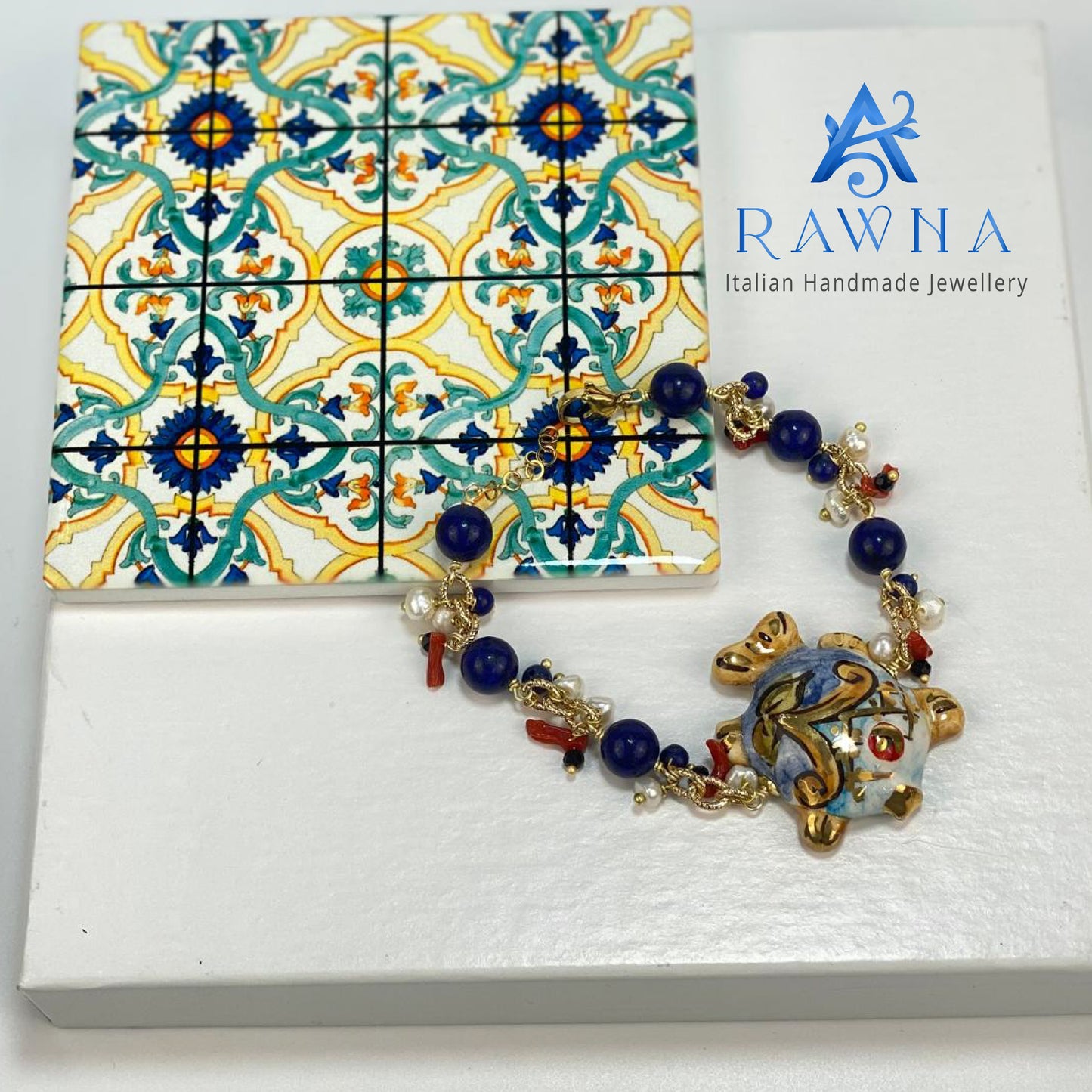 #rawna #collanaartigianale #MadeInItaly #gioielliartigianali #pietralavica #handmadejewelry #stileitaliano #collanalunga #eleganzanaturale #fashionmadeinitaly #artigianatoitaliano #jewelrylover #artigianato #Sicilia #italianstyle #LuxuryJewelry #Eleganza #sicilia #gioielli #jewelrydesigner #Earrings #Jewellery #Bracelets #Engagement #Necklaces