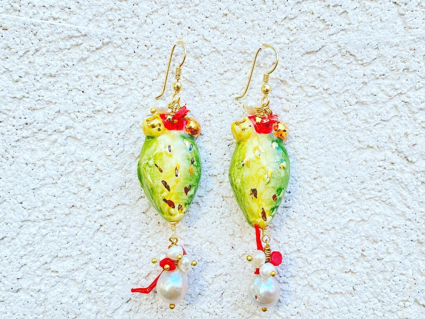 a Orecchini di ceramica a forma di limone