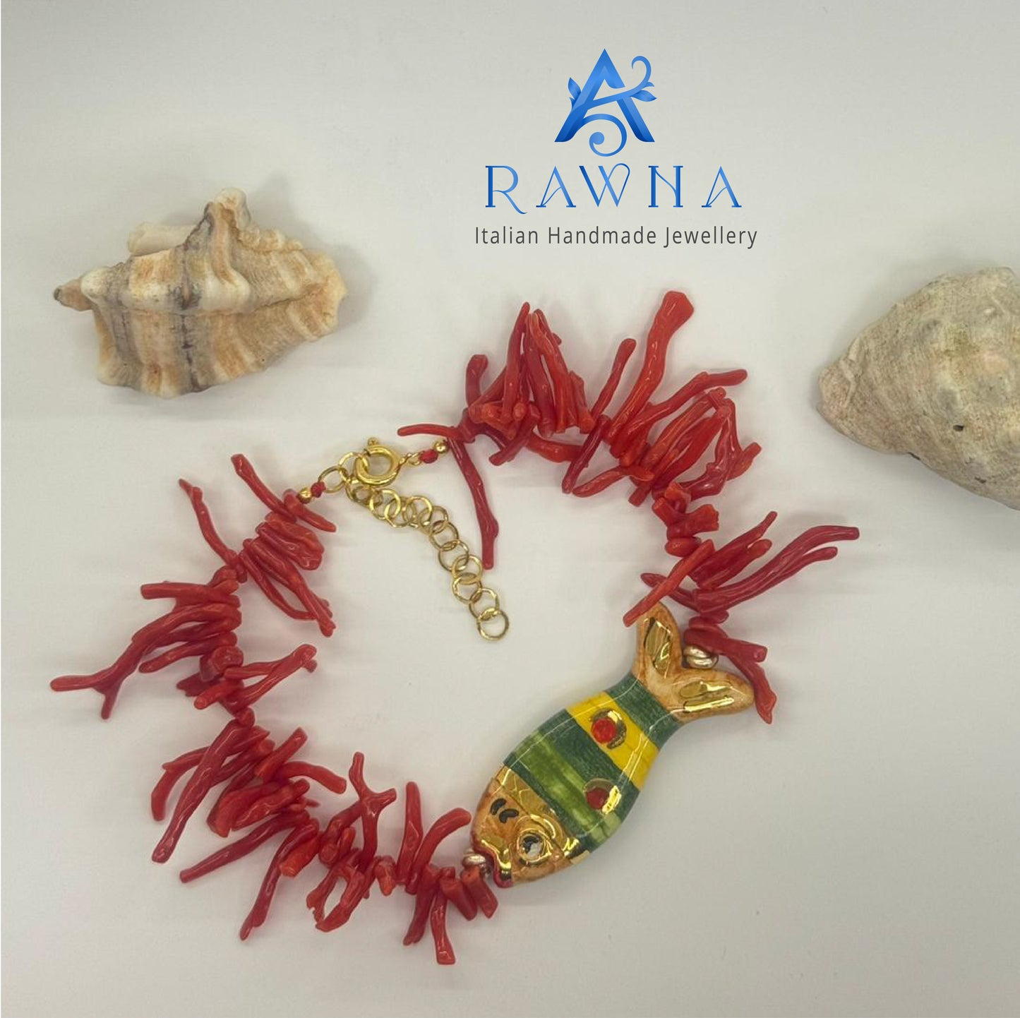 Bracciale in rami di corallo rosso con pesce smaltato