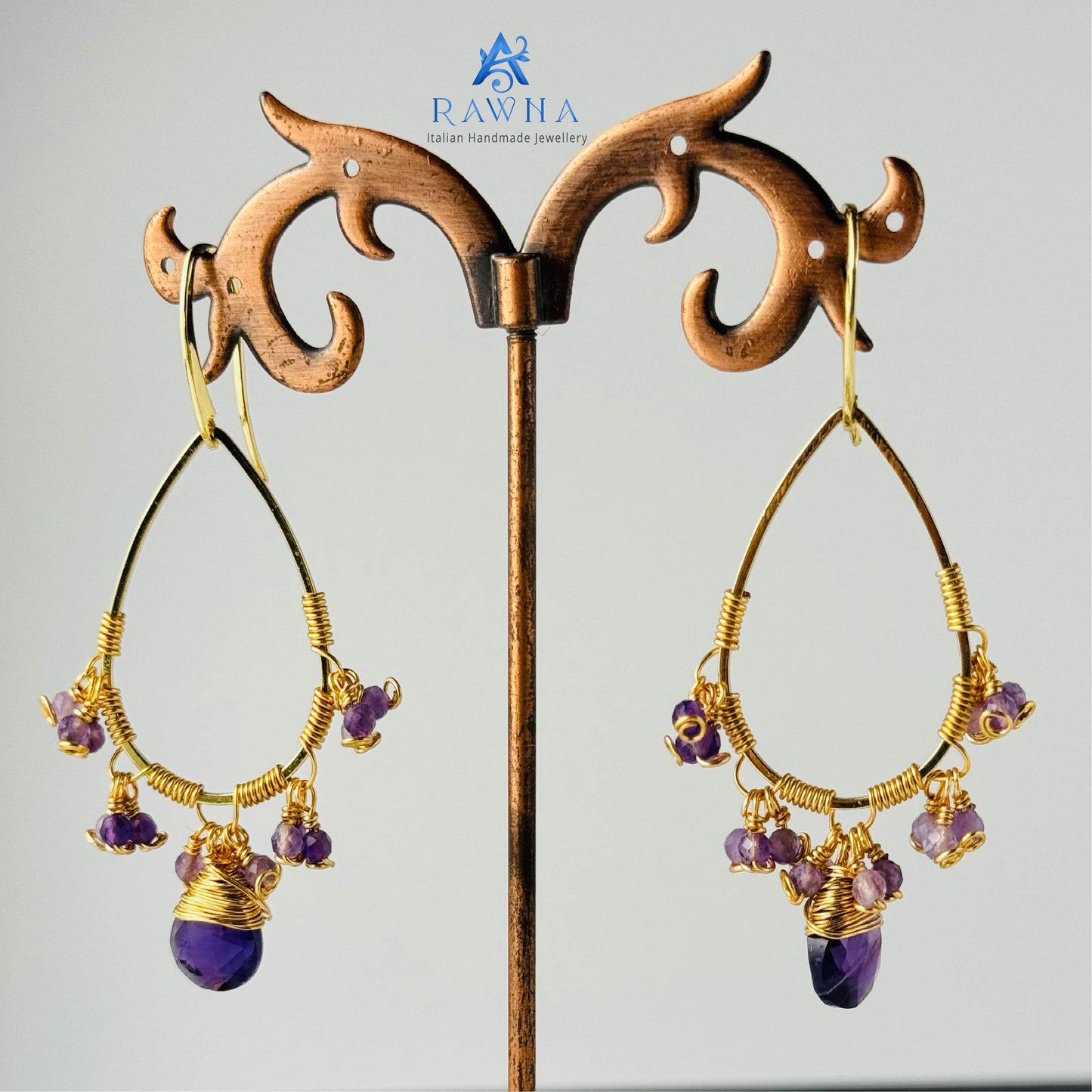 Orecchini Artigianali in Ametista Viola , Filo Dorato - Gioielli artigianali RAWNA Jewellery