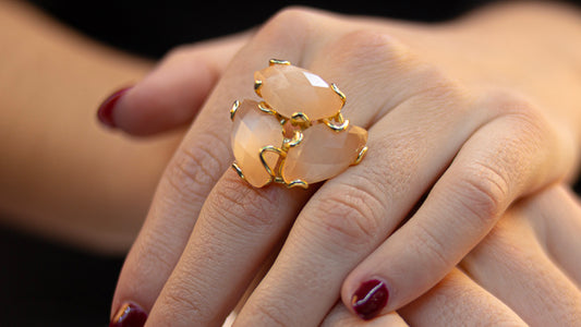 #rawna  #collanaartigianale  #MadeInItaly  #gioielliartigianali  #pietralavica  #handmadejewelry  #stileitaliano  #collanalunga  #eleganzanaturale  #fashionmadeinitaly  #artigianatoitaliano  #jewelrylover #artigianato #Sicilia #italianstyle #LuxuryJewelry #Eleganza #sicilia #gioielli #jewelrydesigner #Earrings #Jewellery #Bracelets #Engagement #Necklaces