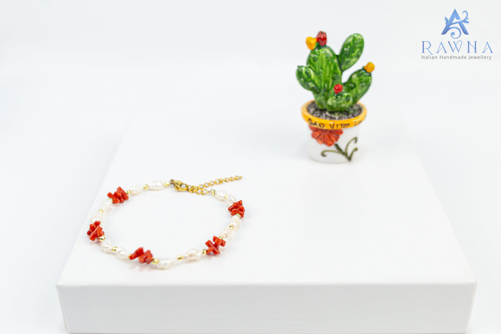 #rawna  #collanaartigianale  #MadeInItaly  #gioielliartigianali  #pietralavica  #handmadejewelry  #stileitaliano  #collanalunga  #eleganzanaturale  #fashionmadeinitaly  #artigianatoitaliano  #jewelrylover #artigianato #Sicilia #italianstyle #LuxuryJewelry #Eleganza #sicilia #gioielli #jewelrydesigner #Earrings #Jewellery #Bracelets #Engagement #Necklaces
