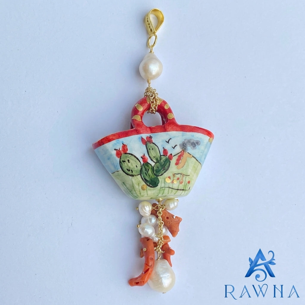 Ciondolo artigianale in ceramica a forma di coffa siciliana dipinta a mano con paesaggio, perle coltivate bianche e rametti di corallo rosso pendente - RAWNA