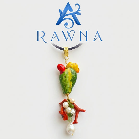 Collana artigianale con ciondolo a forma di Fico d'India siciliano in ceramica dipinta a mano, rametti di corallo rosso e perle coltivate bianche - RAWNA