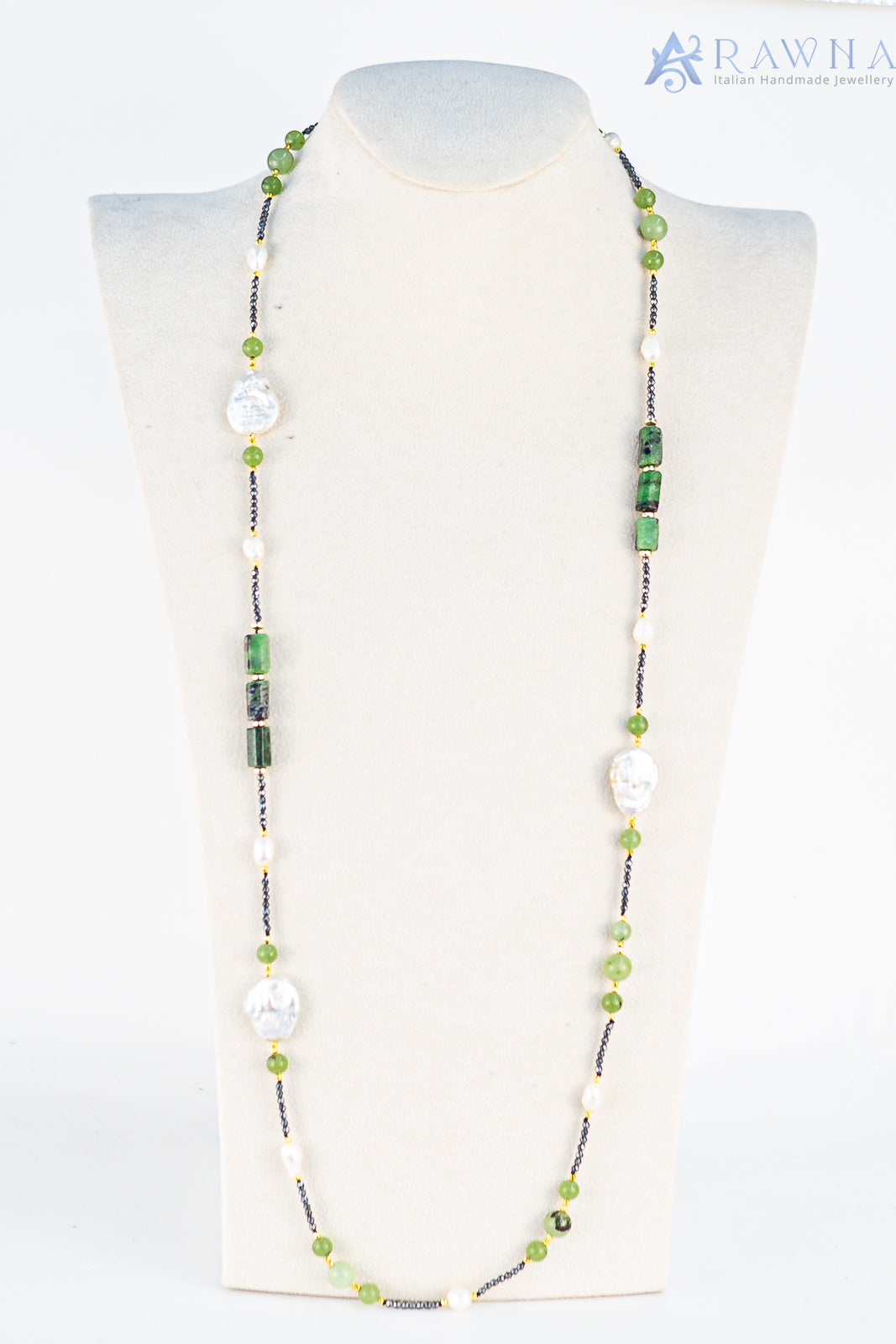 Collana lunga artigianale realizzata a mano con agata verde naturale, perle barocche ed ematite