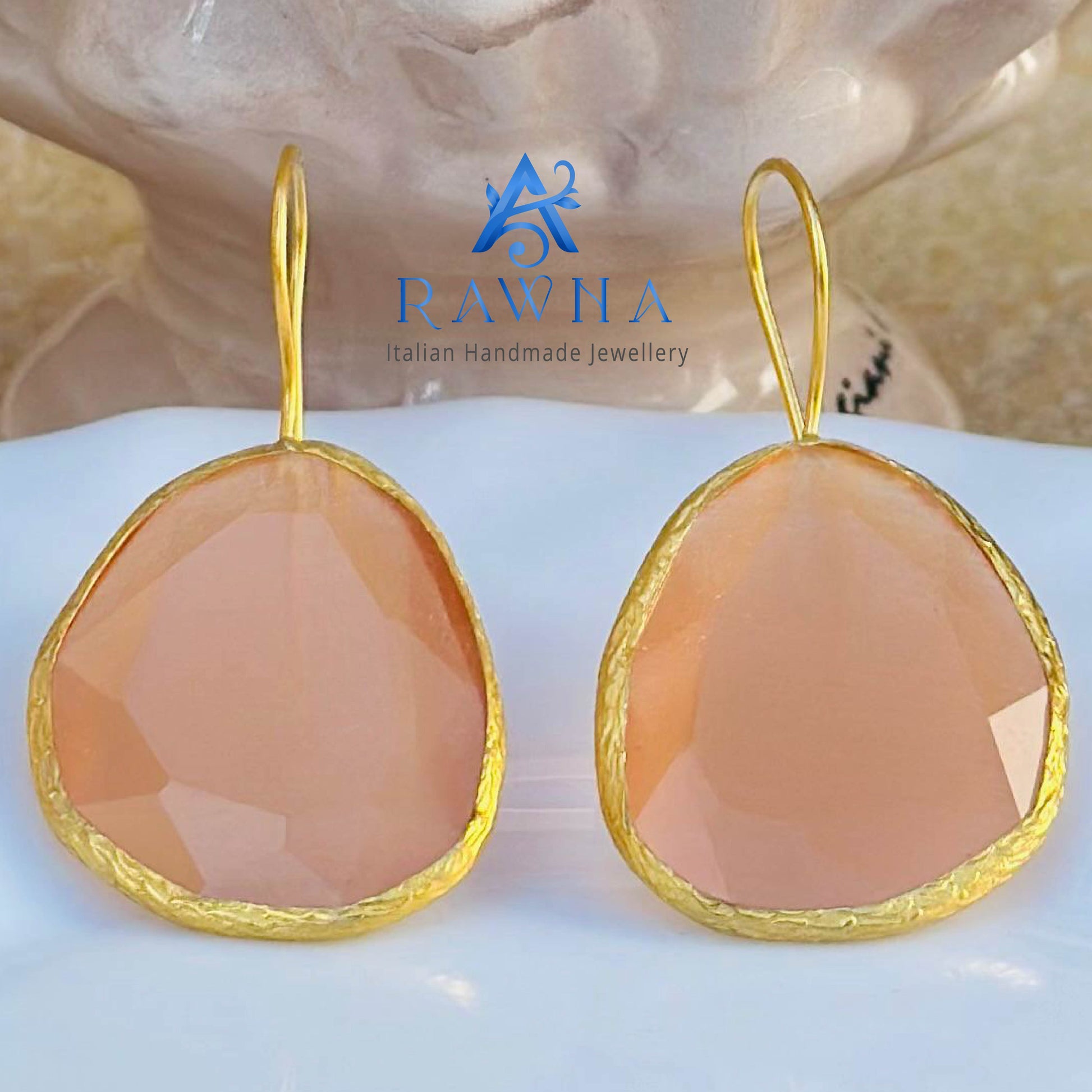 #rawna  #collanaartigianale  #MadeInItaly  #gioielliartigianali  #pietralavica  #handmadejewelry  #stileitaliano  #collanalunga  #eleganzanaturale  #fashionmadeinitaly  #artigianatoitaliano  #jewelrylover #artigianato #Sicilia #italianstyle #LuxuryJewelry #Eleganza #sicilia #gioielli #jewelrydesigner #Earrings #Jewellery #Bracelets #Engagement #Necklaces