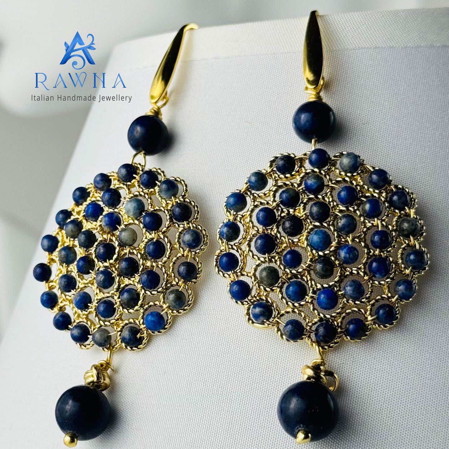 #rawna  #collanaartigianale  #MadeInItaly  #gioielliartigianali  #pietralavica  #handmadejewelry  #stileitaliano  #collanalunga  #eleganzanaturale  #fashionmadeinitaly  #artigianatoitaliano  #jewelrylover #artigianato #Sicilia #italianstyle #LuxuryJewelry #Eleganza #sicilia #gioielli #jewelrydesigner #Earrings #Jewellery #Bracelets #Engagement #Necklaces