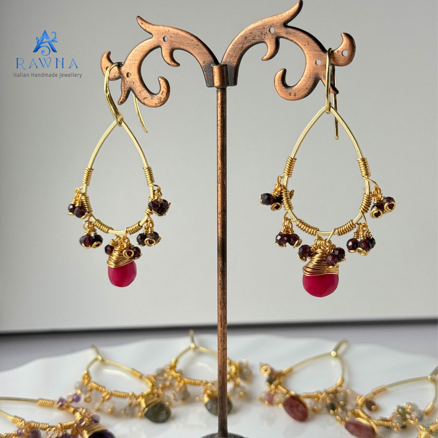 #rawna  #collanaartigianale  #MadeInItaly  #gioielliartigianali  #pietralavica  #handmadejewelry  #stileitaliano  #collanalunga  #eleganzanaturale  #fashionmadeinitaly  #artigianatoitaliano  #jewelrylover #artigianato #Sicilia #italianstyle #LuxuryJewelry #Eleganza #sicilia #gioielli #jewelrydesigner #Earrings #Jewellery #Bracelets #Engagement #Necklaces