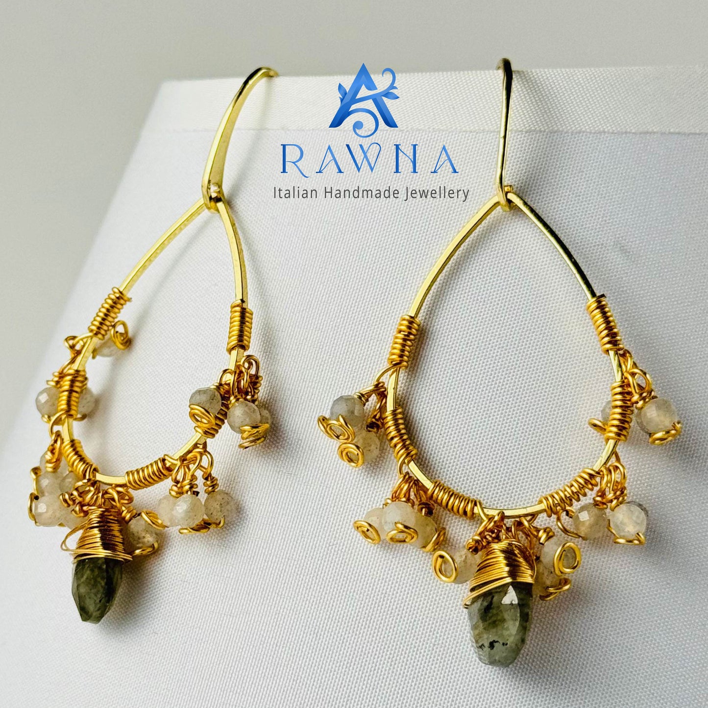#rawna  #collanaartigianale  #MadeInItaly  #gioielliartigianali  #pietralavica  #handmadejewelry  #stileitaliano  #collanalunga  #eleganzanaturale  #fashionmadeinitaly  #artigianatoitaliano  #jewelrylover #artigianato #Sicilia #italianstyle #LuxuryJewelry #Eleganza #sicilia #gioielli #jewelrydesigner #Earrings #Jewellery #Bracelets #Engagement #Necklaces