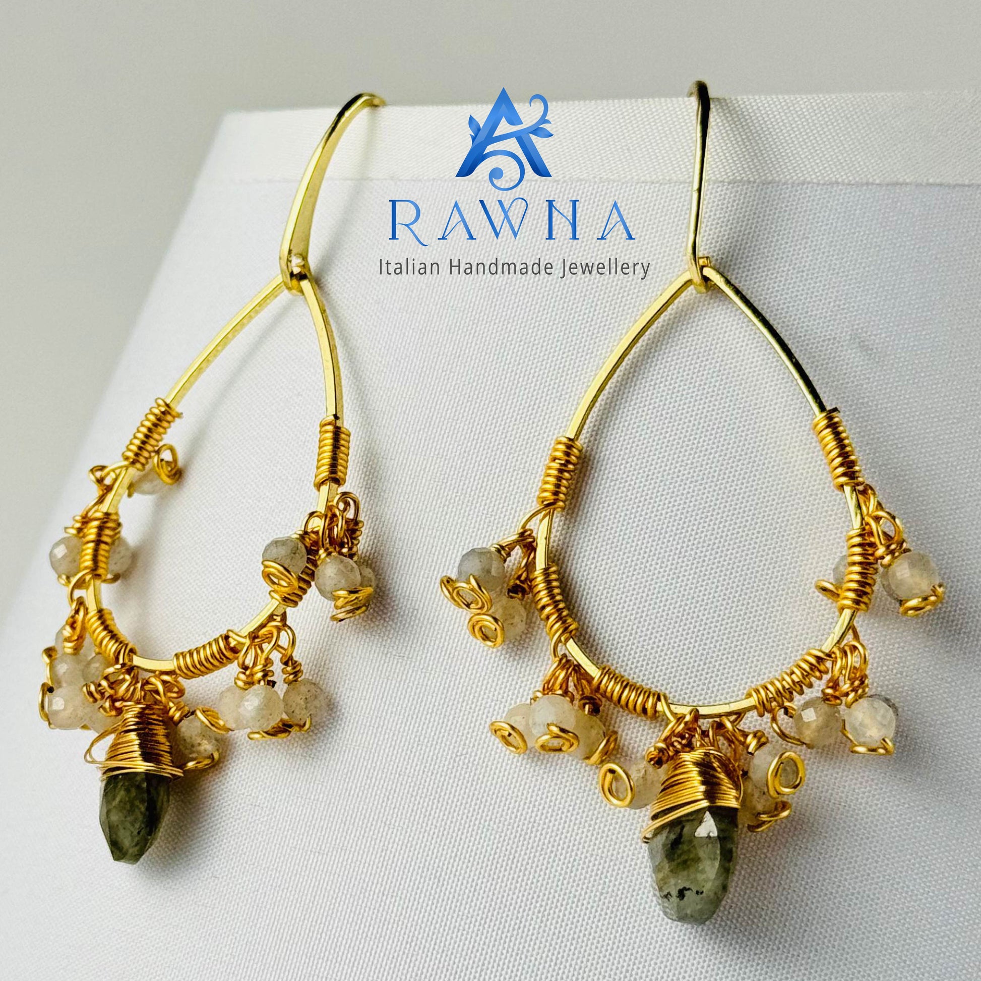 #rawna  #collanaartigianale  #MadeInItaly  #gioielliartigianali  #pietralavica  #handmadejewelry  #stileitaliano  #collanalunga  #eleganzanaturale  #fashionmadeinitaly  #artigianatoitaliano  #jewelrylover #artigianato #Sicilia #italianstyle #LuxuryJewelry #Eleganza #sicilia #gioielli #jewelrydesigner #Earrings #Jewellery #Bracelets #Engagement #Necklaces