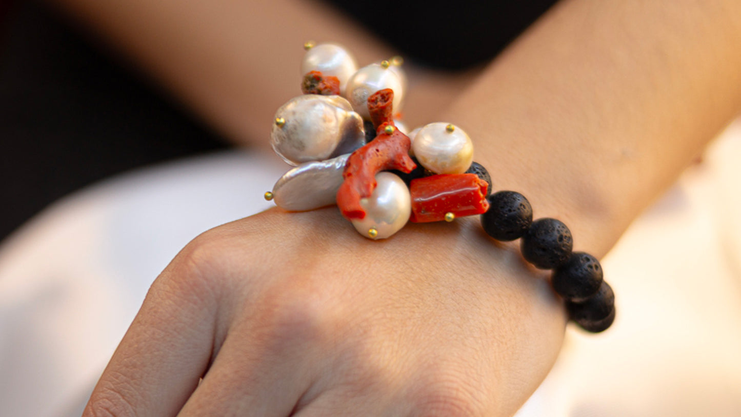 #rawna  #collanaartigianale  #MadeInItaly  #gioielliartigianali  #pietralavica  #handmadejewelry  #stileitaliano  #collanalunga  #eleganzanaturale  #fashionmadeinitaly  #artigianatoitaliano  #jewelrylover #artigianato #Sicilia #italianstyle #LuxuryJewelry #Eleganza #sicilia #gioielli #jewelrydesigner #Earrings #Jewellery #Bracelets #Engagement #Necklaces