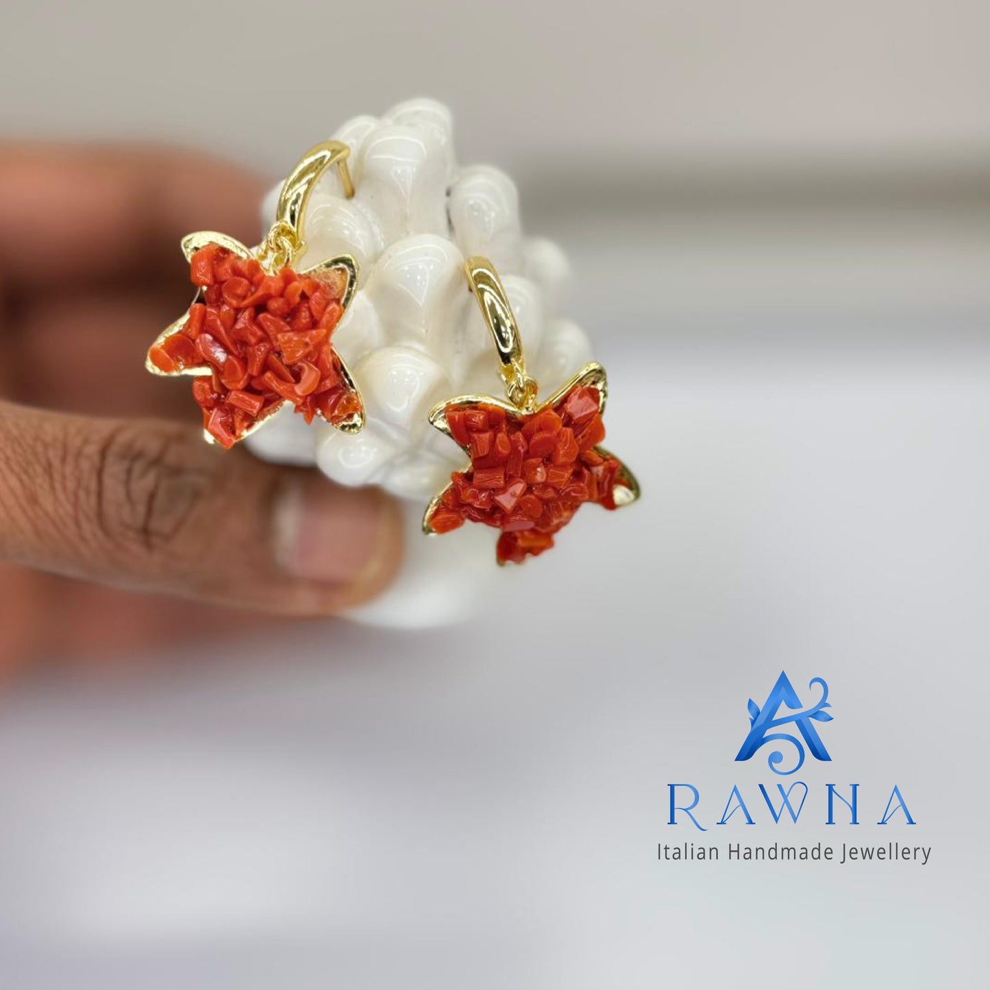 #rawna  #collanaartigianale  #MadeInItaly  #gioielliartigianali  #pietralavica  #handmadejewelry  #stileitaliano  #collanalunga  #eleganzanaturale  #fashionmadeinitaly  #artigianatoitaliano  #jewelrylover #artigianato #Sicilia #italianstyle #LuxuryJewelry #Eleganza #sicilia #gioielli #jewelrydesigner #Earrings #Jewellery #Bracelets #Engagement #Necklaces