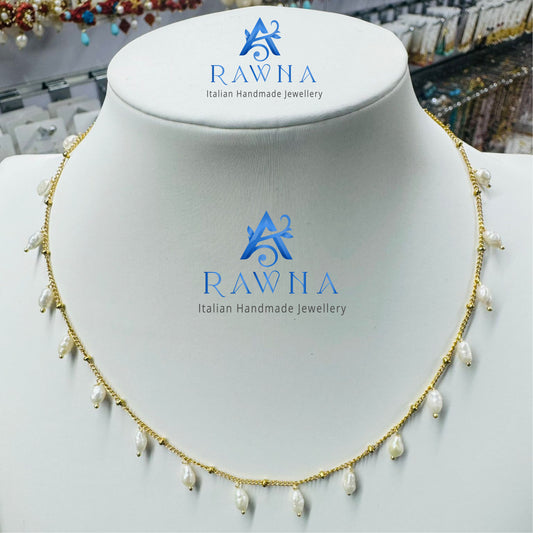 collana artigianale che sembra essere del marchio siciliano RAWNA Italian Handmade Jewellery