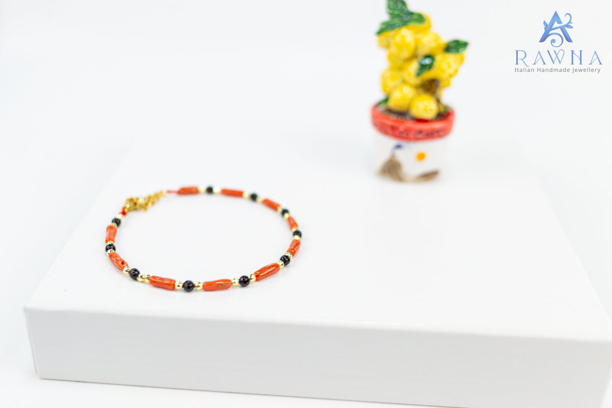Bracciale artigianale RAWNA con corallo rosso naturale e onice nero